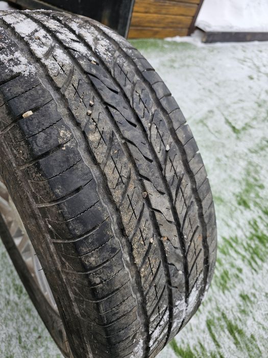 Продам комплект шин с дисками