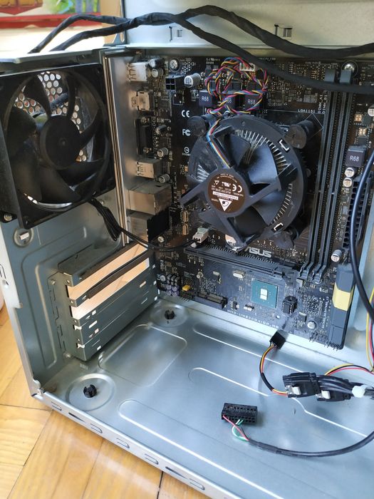 Настолен компютър ASUS