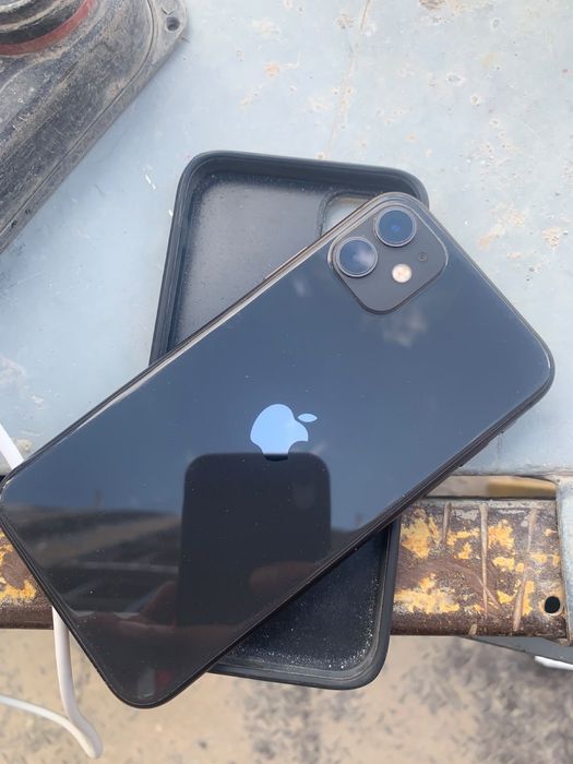 Продам айфон 11  64гб