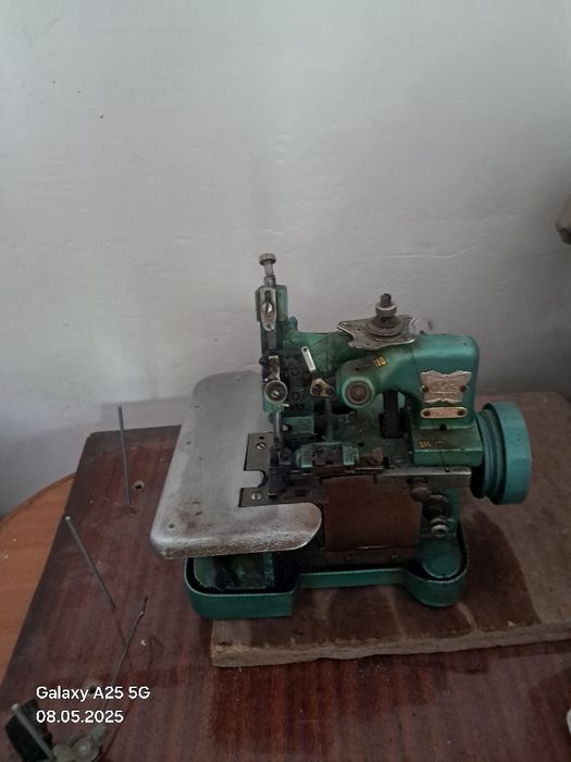 Оберлок хорошый состояние