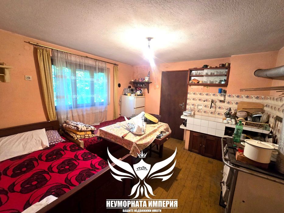 Продавам двуетажна вила/къща 99РЗП с 965кв.м. двор в село Югово общ.Лъки
