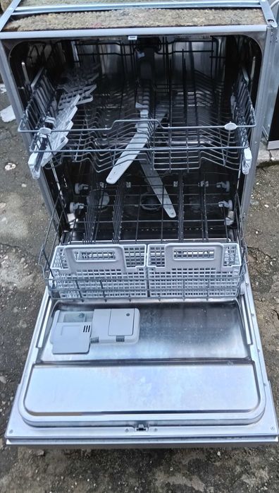 Vând mașină de spălat vase incorporabilă Bauknecht perfect funcțională