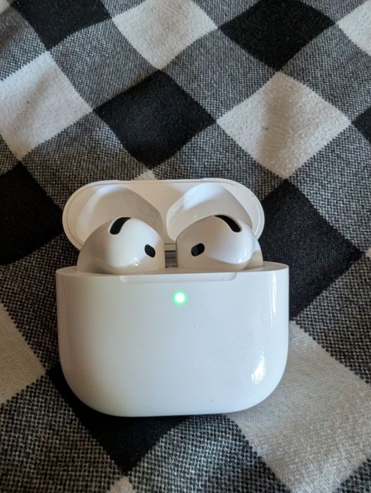 Vand airpods 4 anc originale aproape nou