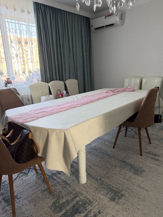 Стол для гостей