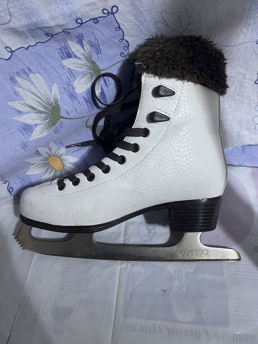 Продам коньки ……..