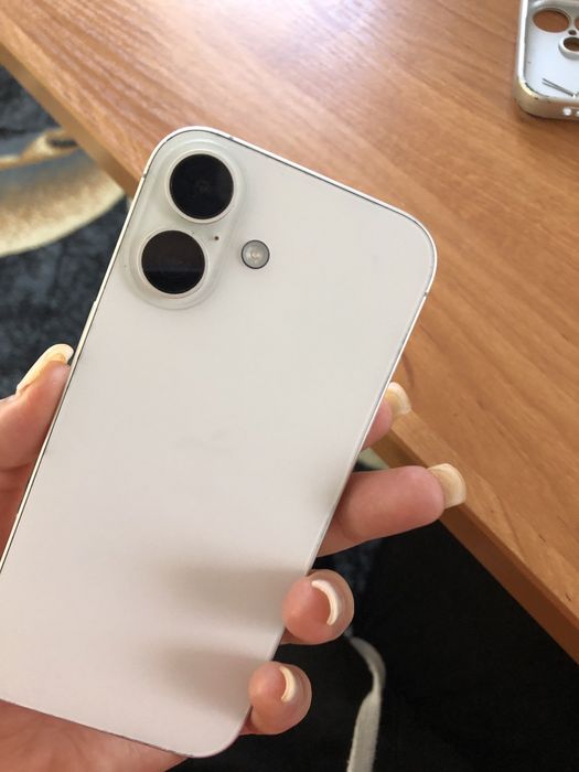 Продам Iphone 16