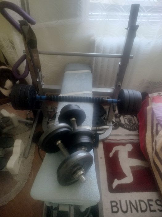 Vând banca fitness plus gantere