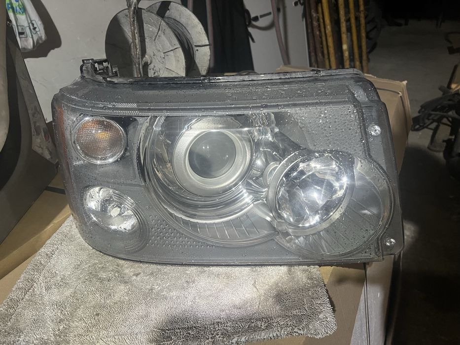 Продавам Десен ФАР за Renge Rover Sport