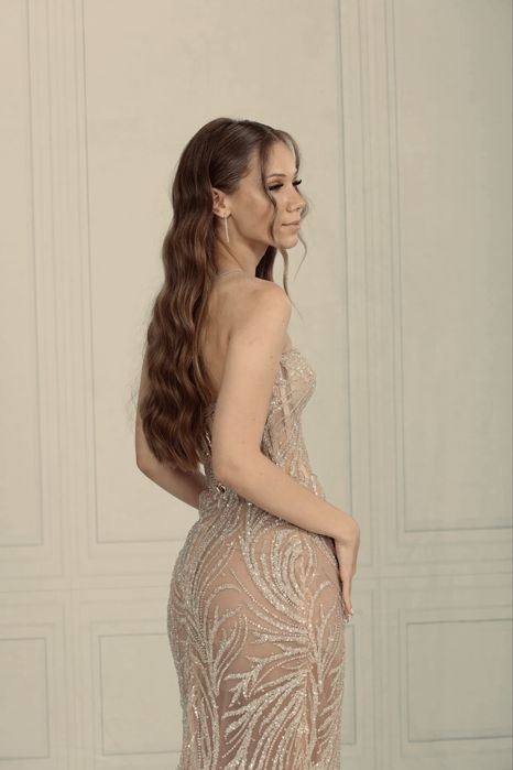 Бална рокля с цепка