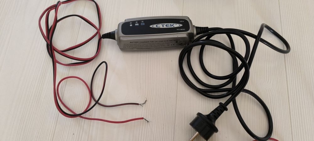 Încărcător inteligent de baterii CTEK XS 800 - moto sau auto