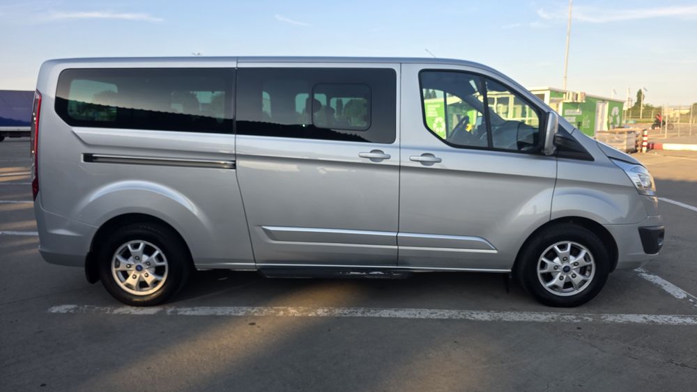 Ford Tourneo Custom L2 8+1