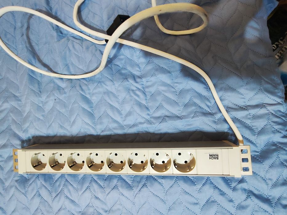 PDU Bachmann, 8 prize Schuko,