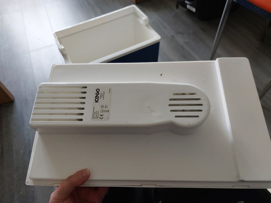 Vând ladă frigorifică Icego