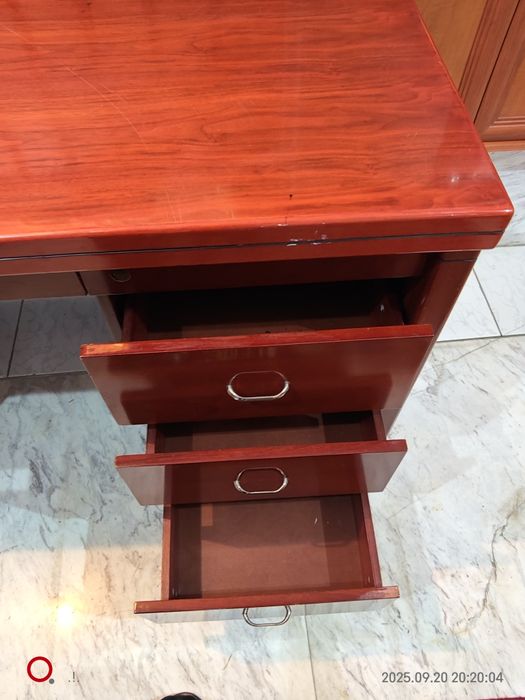 Стол  деревянный