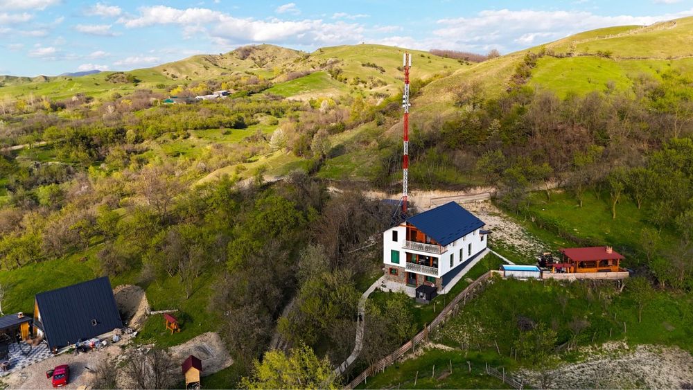 Cabană cu ciubar de inchiriat  Vila Fof  5 camere Prahova    ciubar Prahova