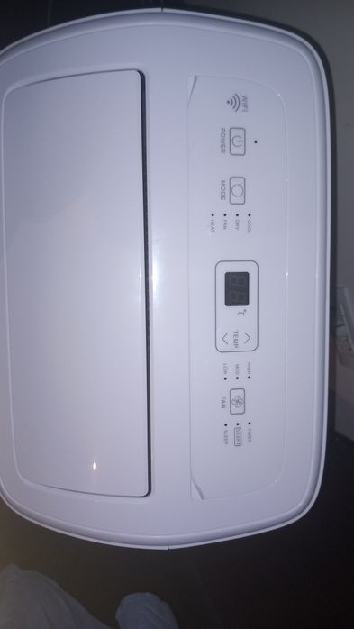Aer conditionat portabil Hisense, 9k BTU, Wi-Fi, telecomandă