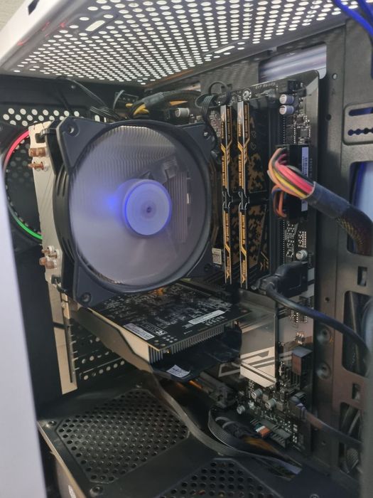 Продаётся мощный компьютер с монитором