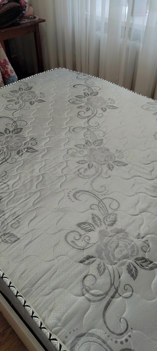 Продам матрас 1.4 м