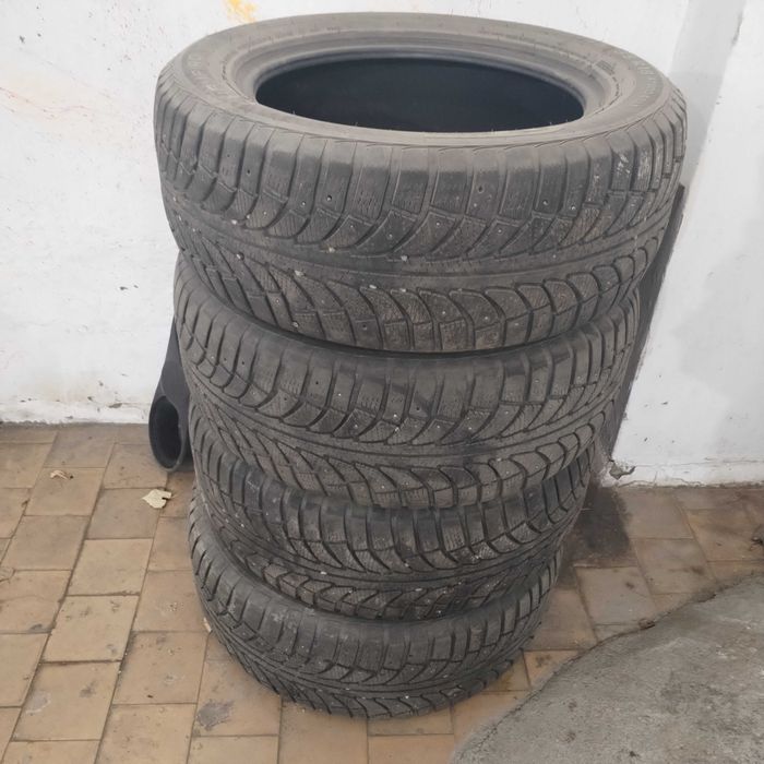 Продам колёса шипованные 255/55 R18