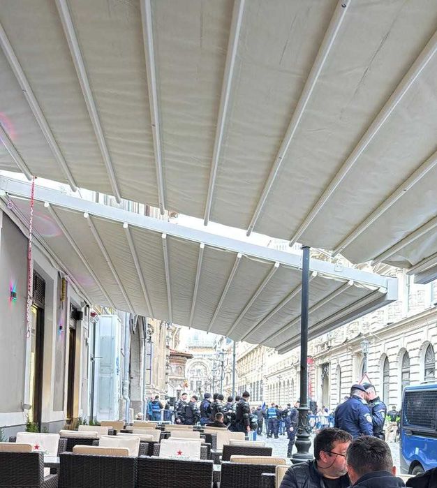 Pergola retractabilă -  Alpha Pergosystem® Premium – 5×8 m și 5×12 m | Motor Somfy | LED | Folosite doar 4 luni