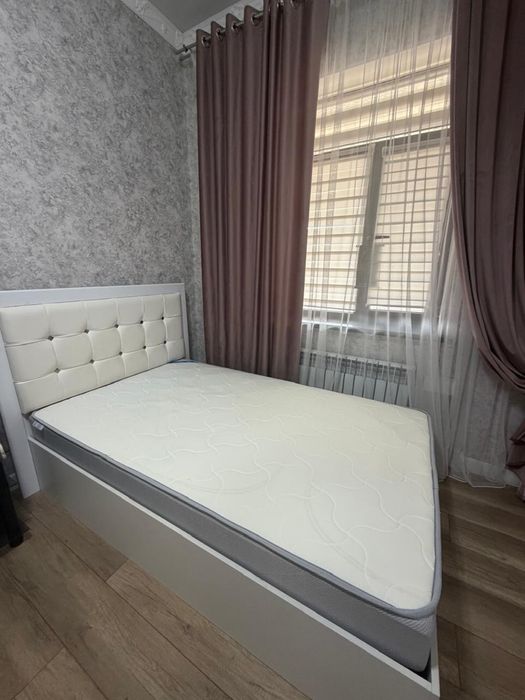 Кровать с матрасом