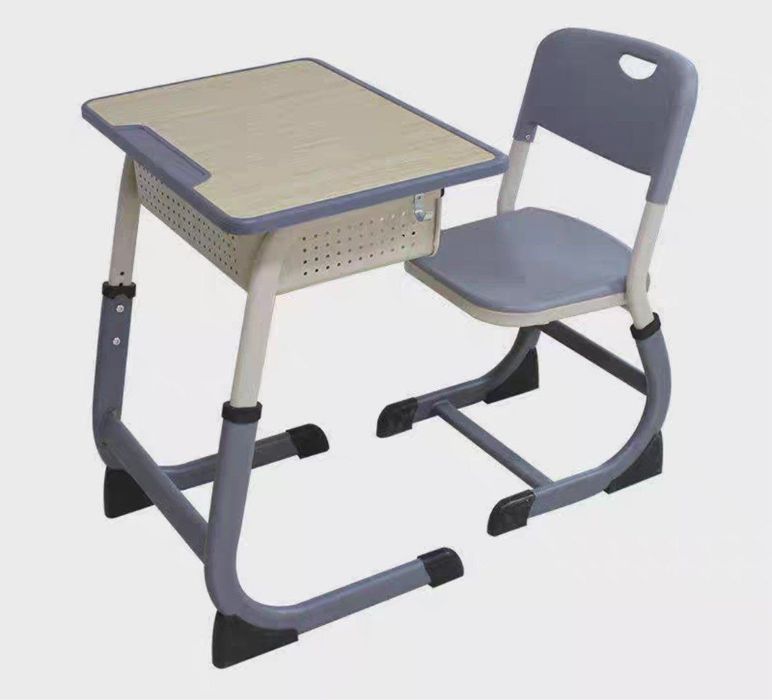 Школьные парты и стулья