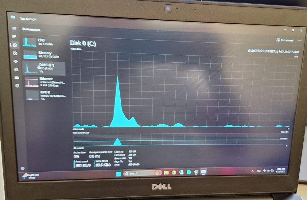 Лаптоп DELL 16 RAM, 256 NVME, WINDOWS 11 PRO