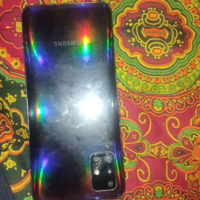 Samsung a51 meda chuda rasxoti bo azina