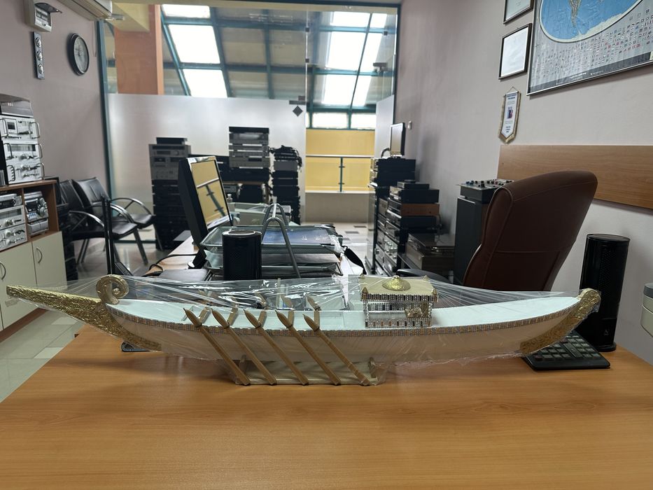 Макет на Лодка  от масивно дърво //Чемшир /