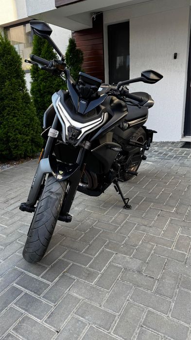CFmoto 800 NK 2025 traction control 1800 km garantie 2030