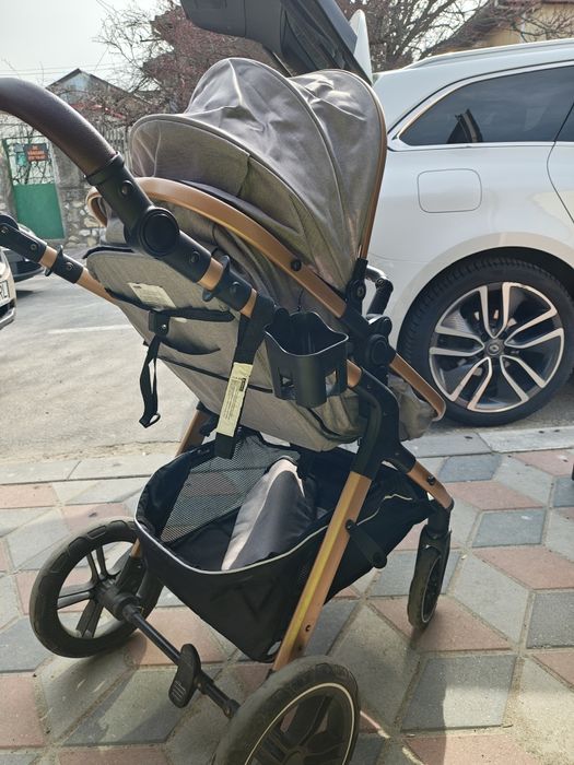 Vând 2 cărucioare bebe