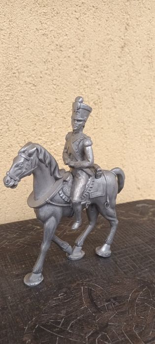 Statuie, metal neferos