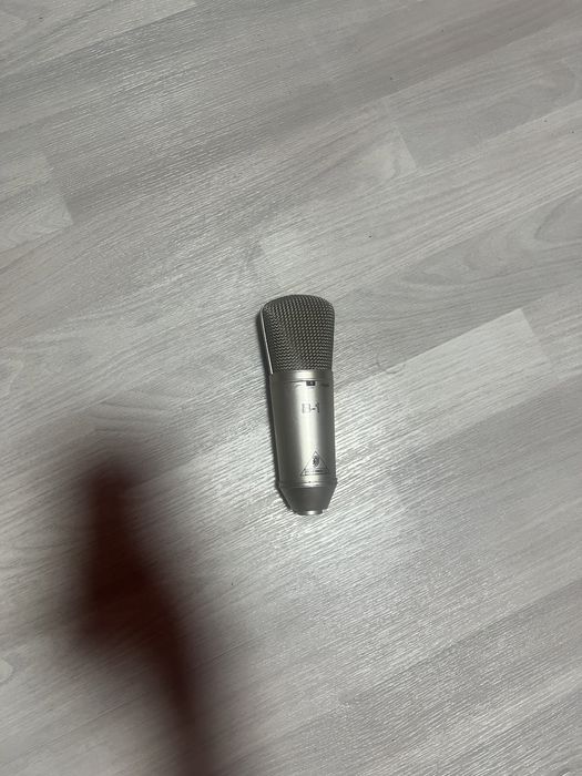 Продам студийный микрафон behrenger b-1