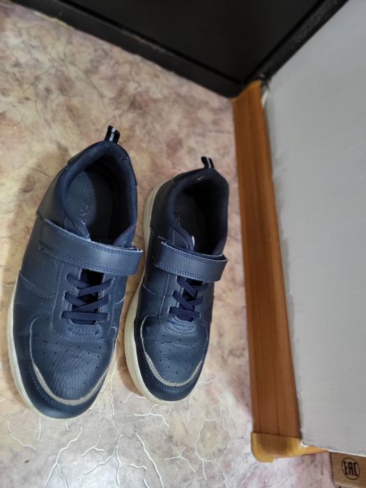 Продам синие школьные кеды для мальчиков