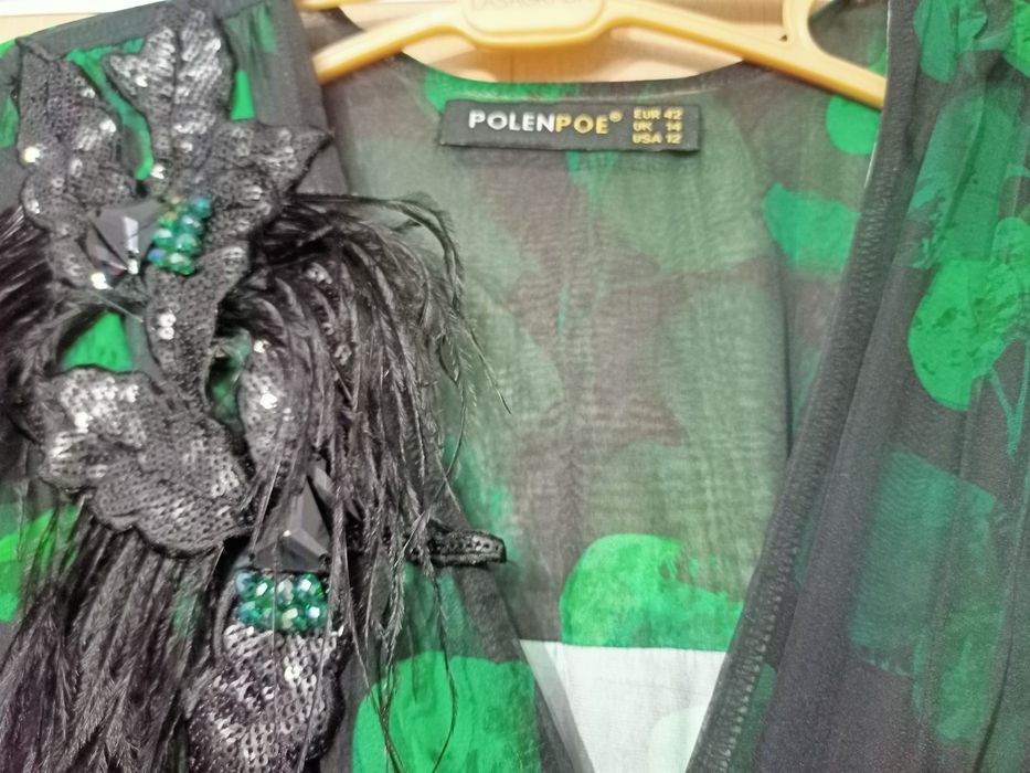 Продам брендовое платье вечернее.