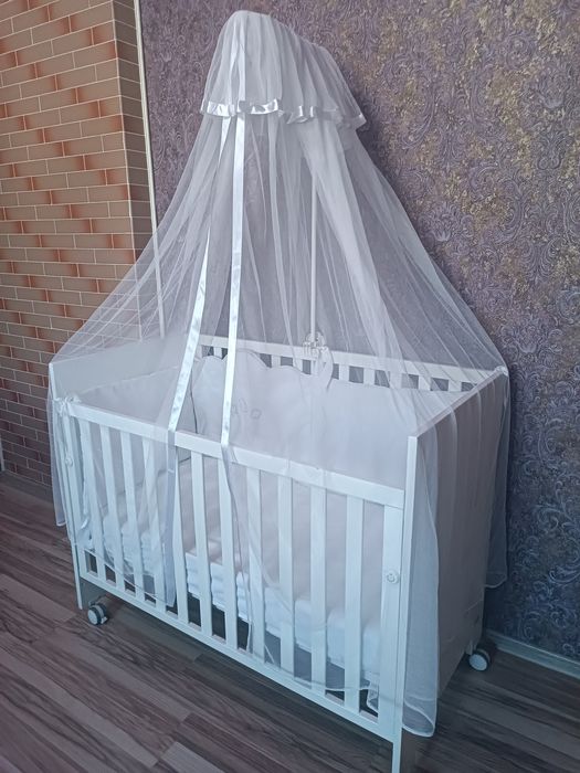 Детская кроватка,  манеж