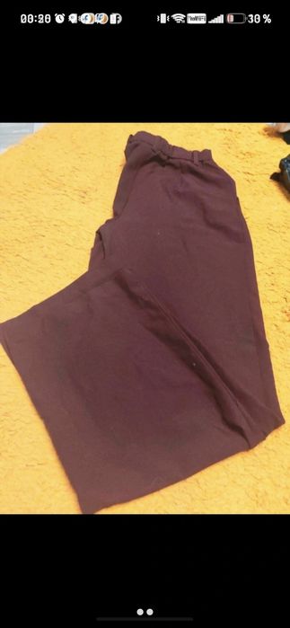 Pantaloni vișinii evazati 34