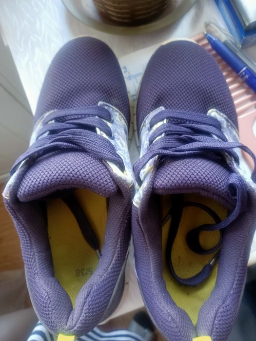 Продам кроссовки б/у.