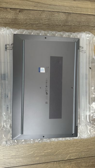 HP ZBook FireFly G7 15.6” 4K / i7-10610u /32GB RAM 1TB SSD Nvidia P520