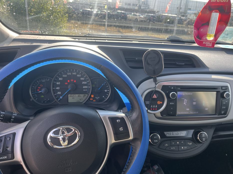 Toyota yaris hybrid