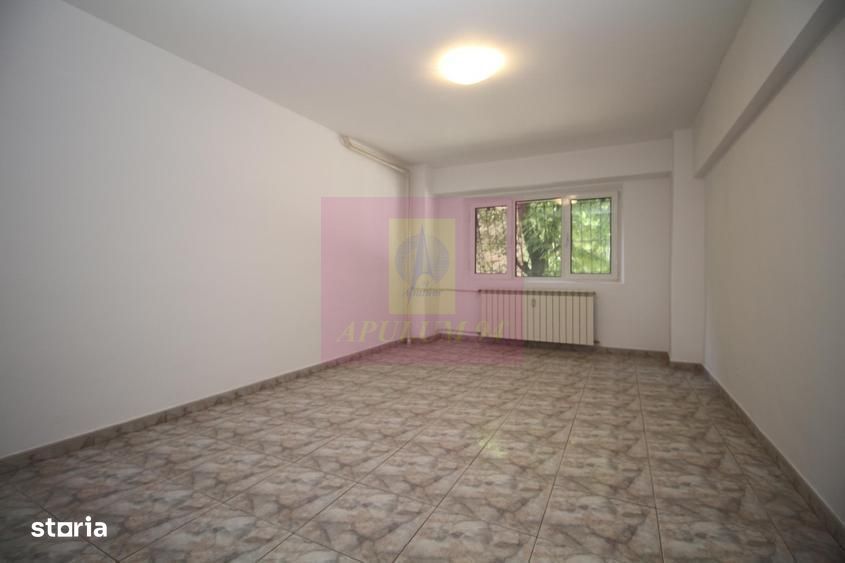 Apartament cu 3 camere de vânzare Decebal adiacent