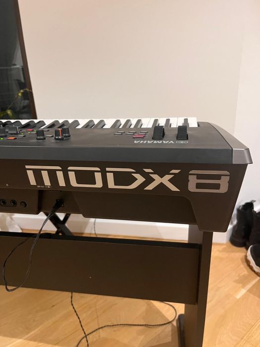 Pian digital Yamaha MODX8