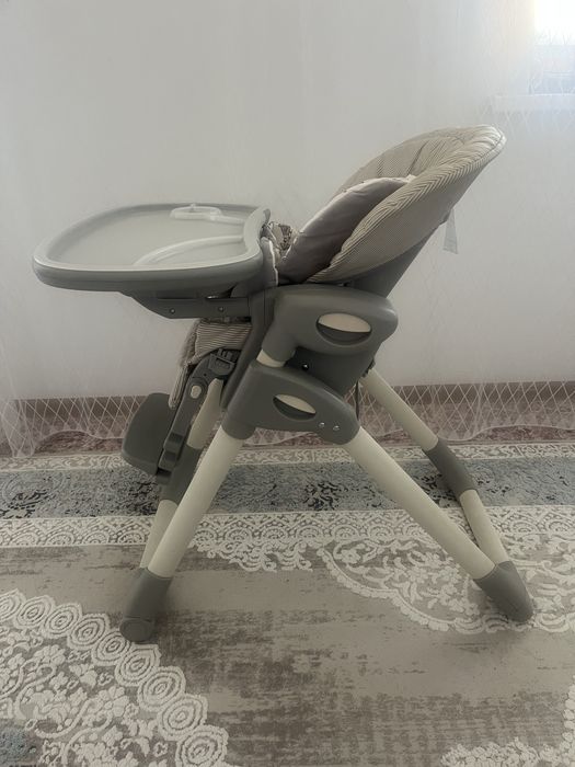 стульчик для кормления модели Joie Mimzy Recline.