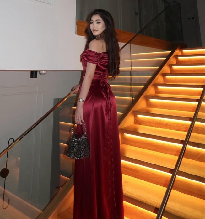 Көйлек сатамын. 1 ақ рет киілген