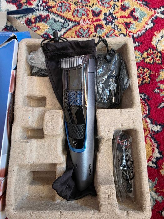 Тример за брада със засмукване Philips Series 7000 BT7210/15