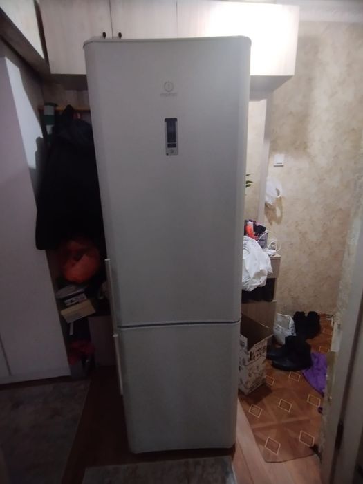 Продам холодильник Indesit в отличном состоянии 70000тг
