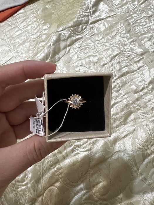 Продам новое золотое кольцо