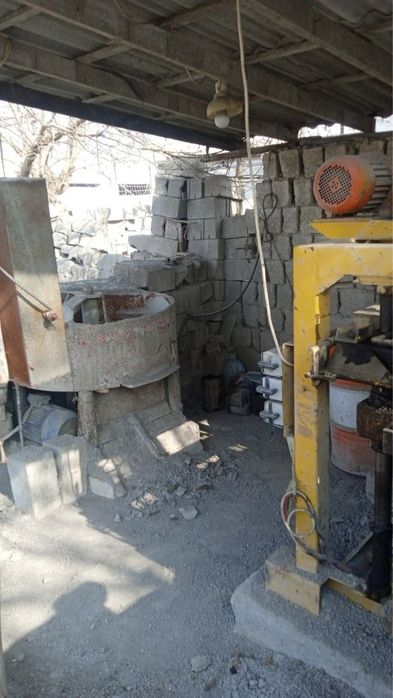 Ишлаб турган гишт чикарадиган станок