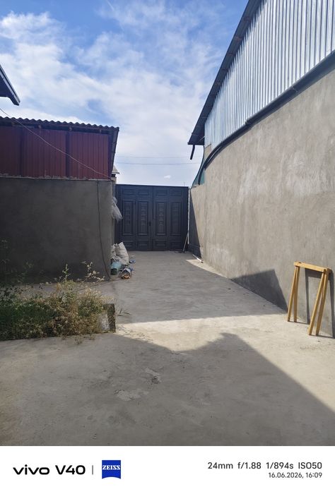 Zangi Ota yqin joyida 4 xonali uy sotiladi