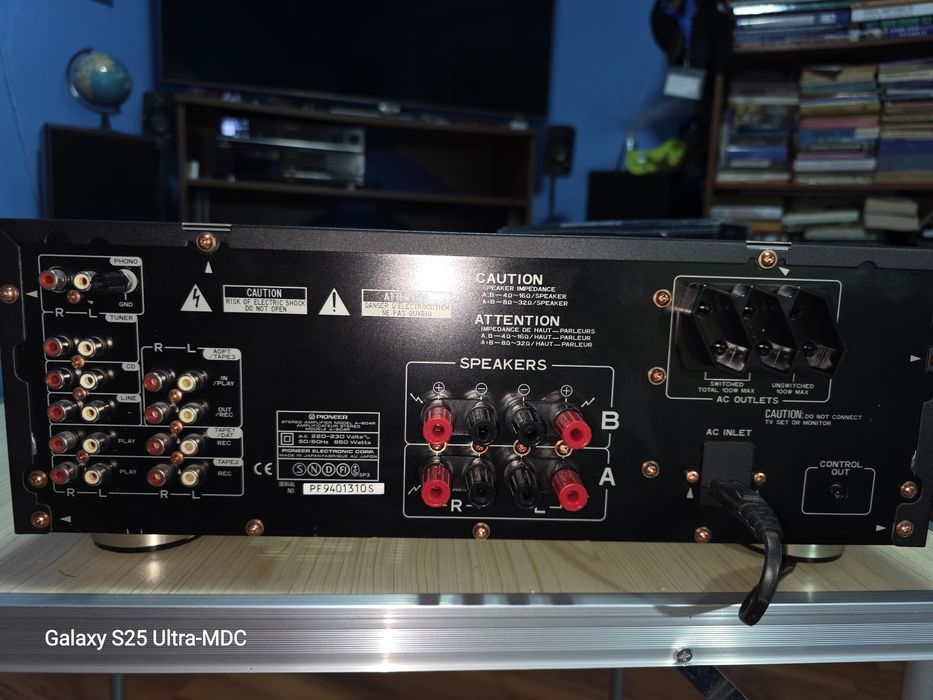 Vând amplificator audio stereo Pioneer A604 R-made in Japonia, cu telecomanda